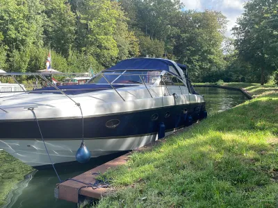 Polyester Motorboat Princess V39 Photo 1