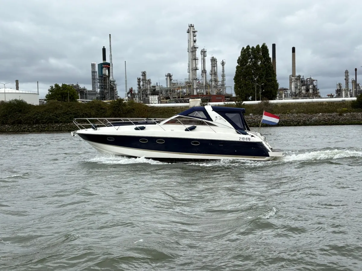 Polyester Motorboat Princess V39