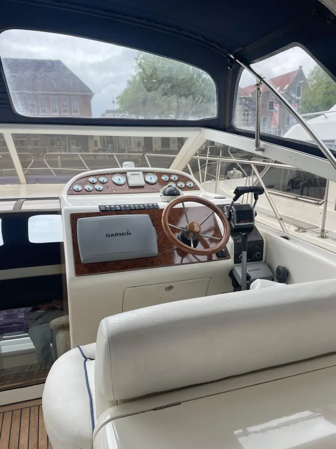 Polyester Motorboat Princess V39