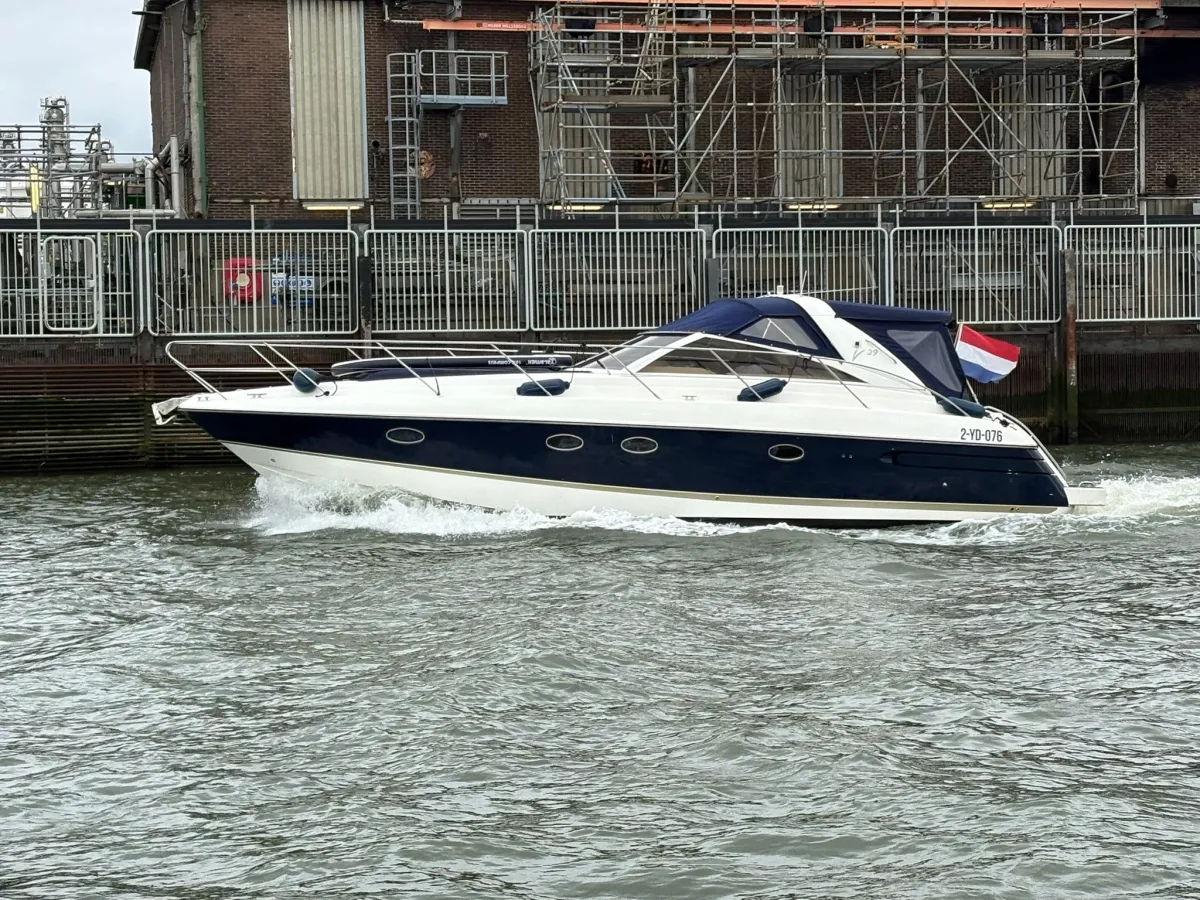 Polyester Motorboat Princess V39