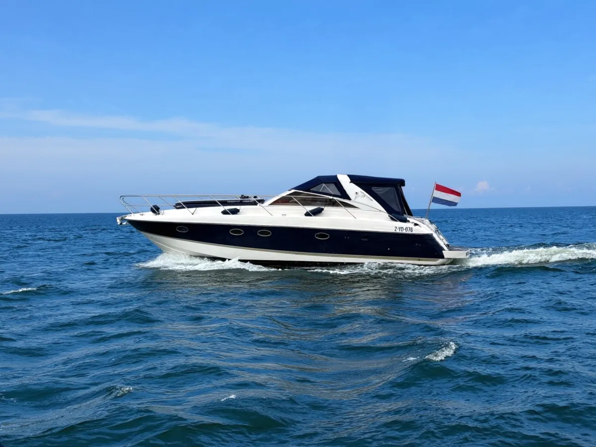 Polyester Motorboat Princess V39