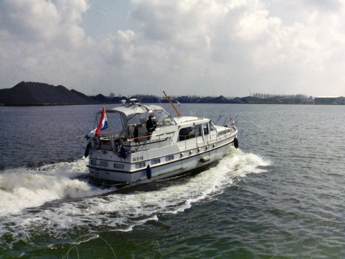Polyester Motorboat Broom 39 Continental