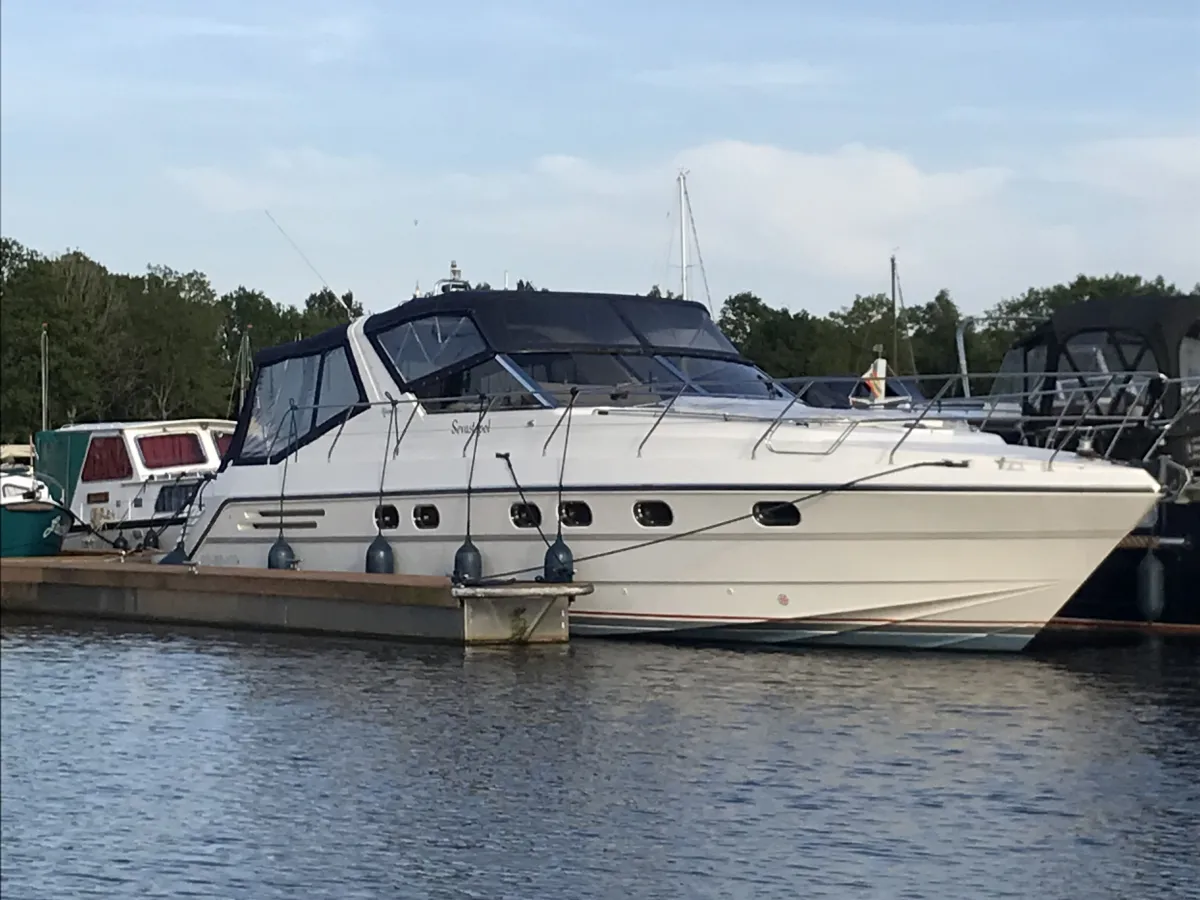 Polyester Motorboot Princess Riviera 46