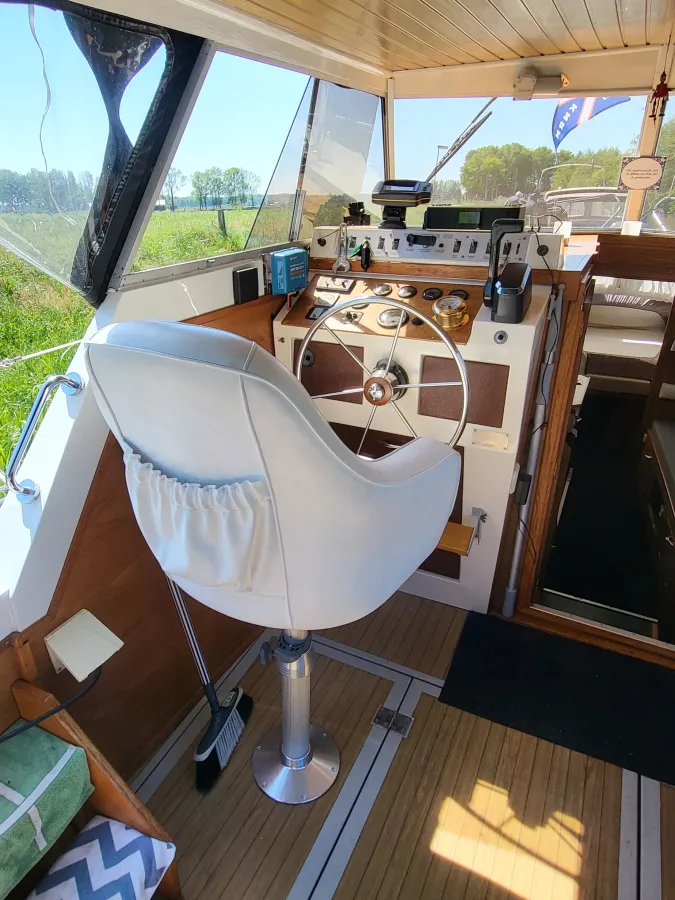 Polyester Motorboat Princess 32