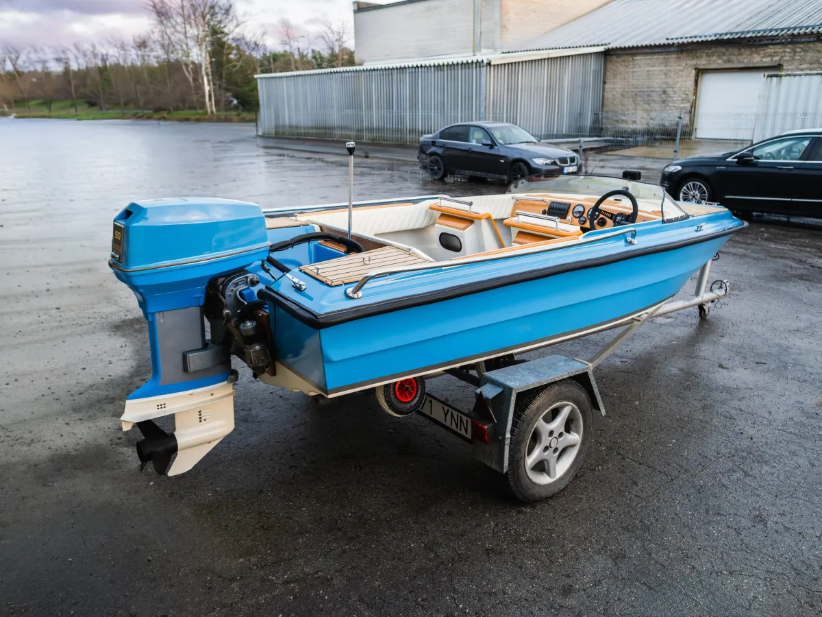 Polyester Motorboot Finn V-boat