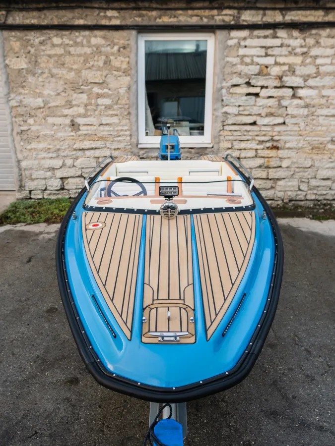 Polyester Motorboot Finn V-boat