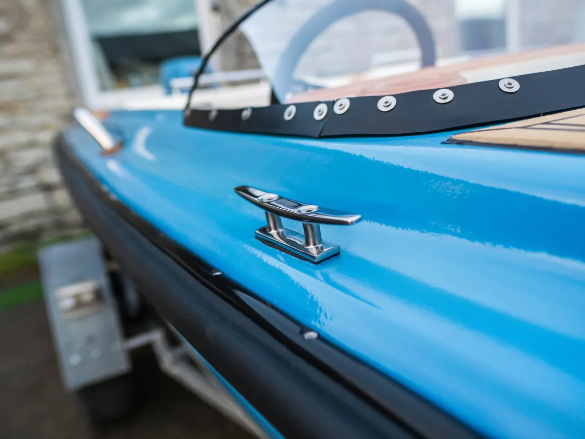 Polyester Motorboot Finn V-boat