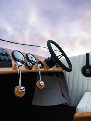 Polyester Motorboot Finn V-boat Foto 10