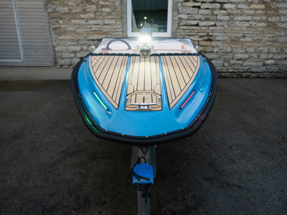 Polyester Motorboot Finn V-boat