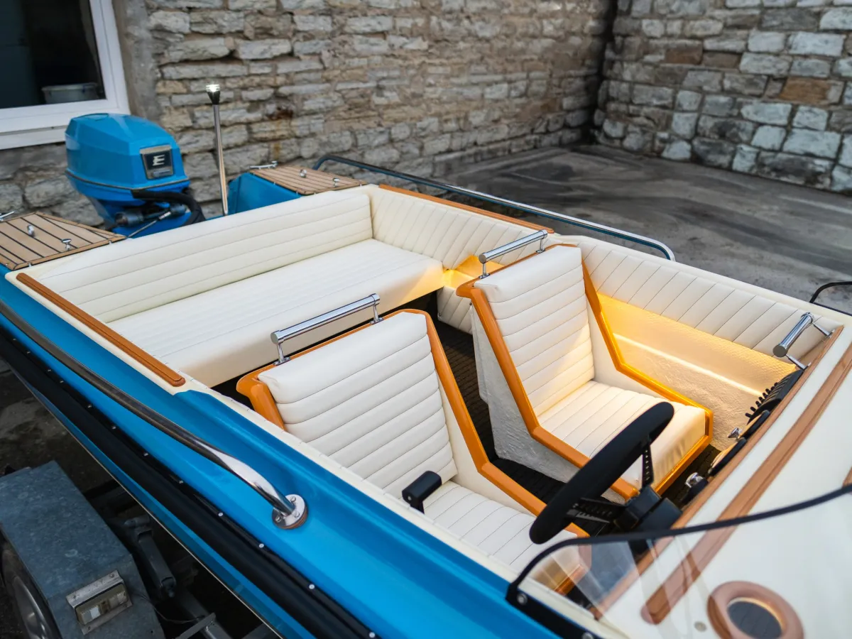 Polyester Motorboot Finn V-boat