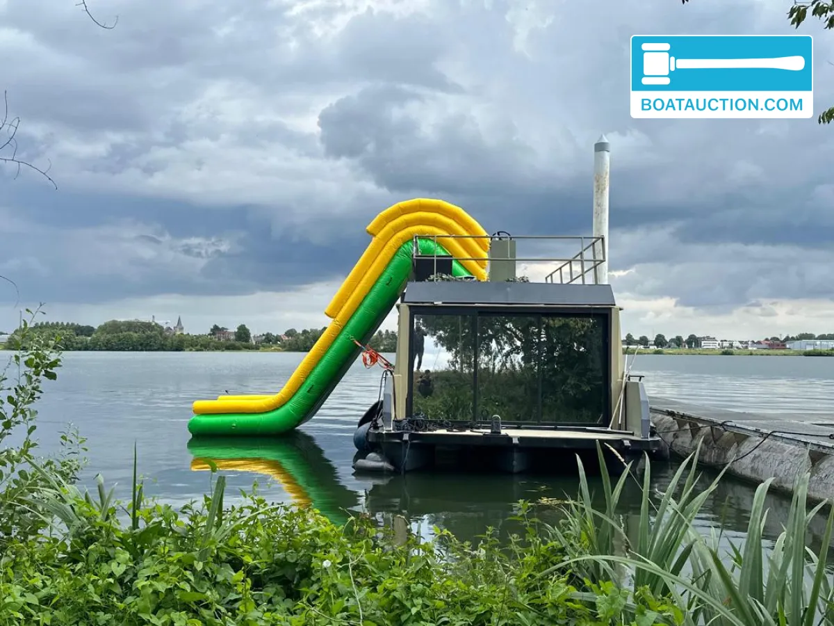 Thumbnail - Loosdrecht Houseboat