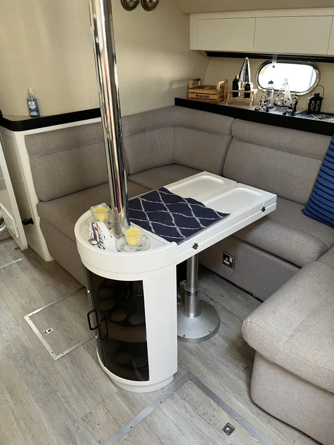 Polyester Motorboat Princess Riviera 46