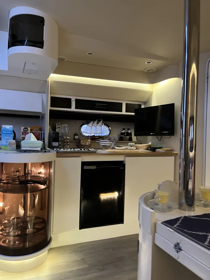 Polyester Motorboat Princess Riviera 46