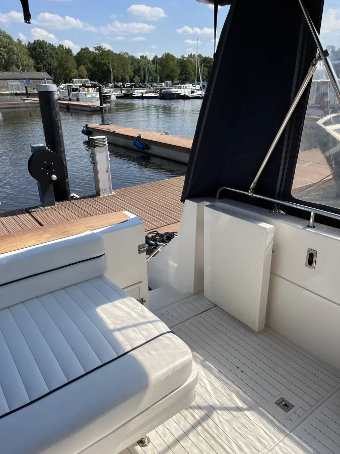 Polyester Motorboat Princess Riviera 46