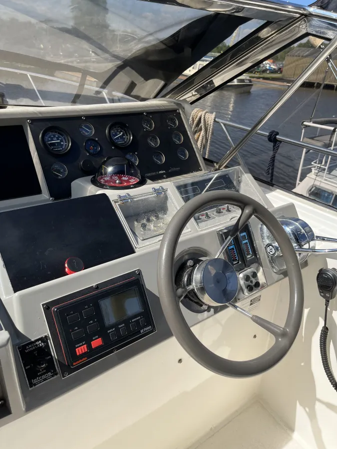 Polyester Motorboat Princess Riviera 46