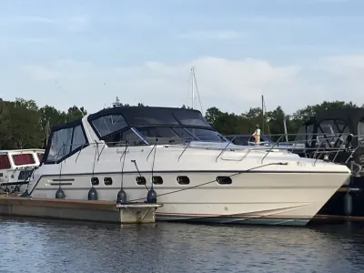 Polyester Motorboat Princess Riviera 46 Photo 2
