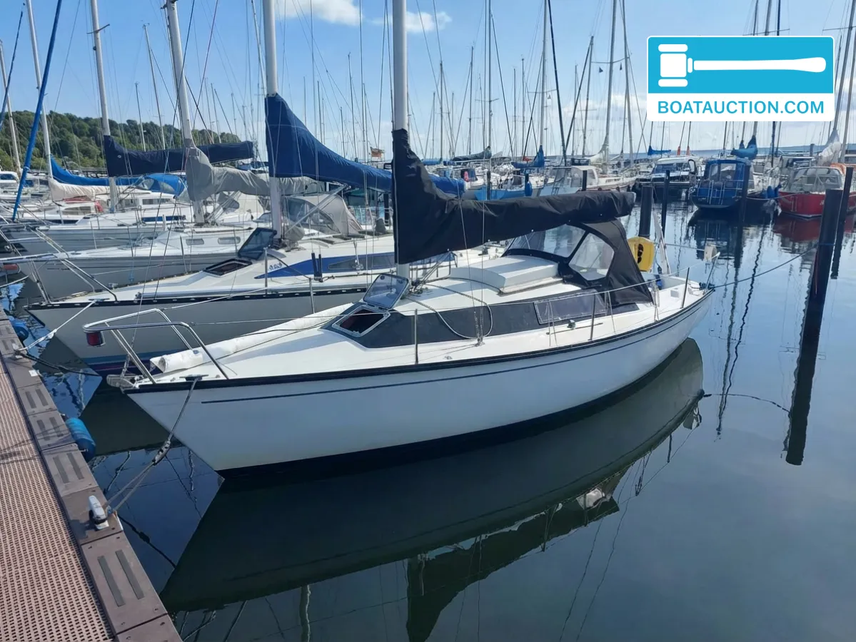 Thumbnail - Dufour 1800