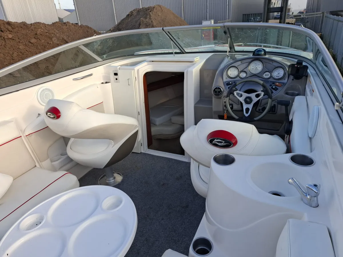 Polyester Speedboat Rinker 246 Captiva Cuddy