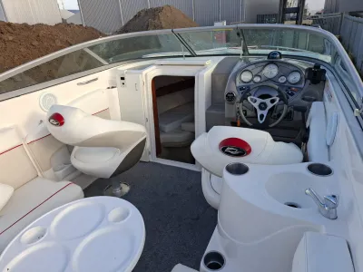 Polyester Speedboat Rinker 246 Captiva Cuddy Photo 5