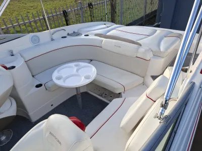 Polyester Speedboat Rinker 246 Captiva Cuddy Photo 6