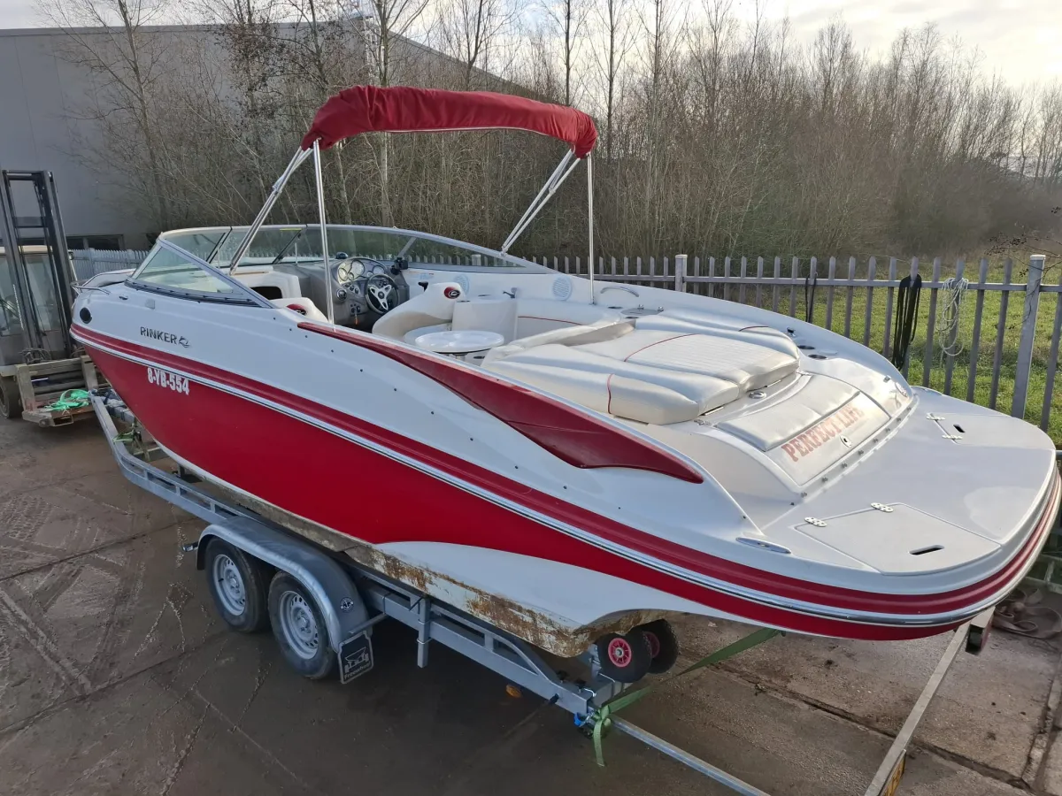 Polyester Speedboat Rinker 246 Captiva Cuddy