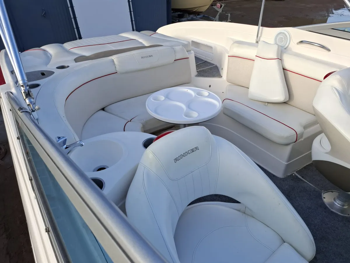 Polyester Speedboat Rinker 246 Captiva Cuddy