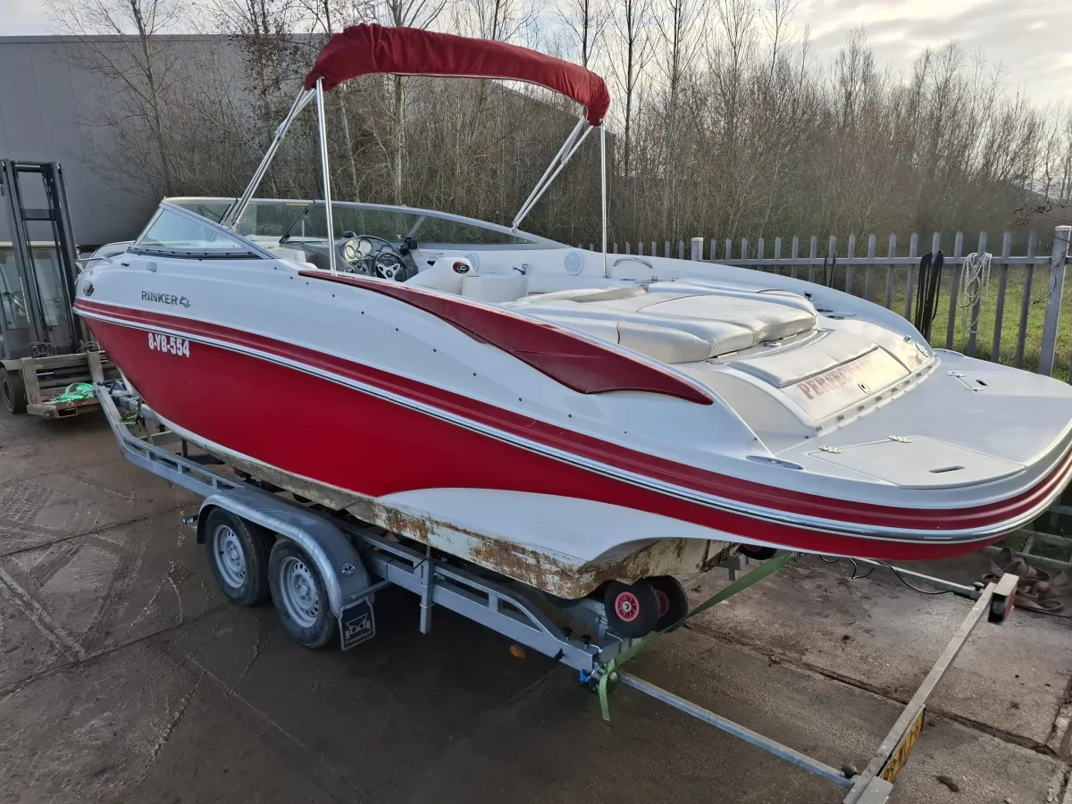 Polyester Speedboat Rinker 246 Captiva Cuddy
