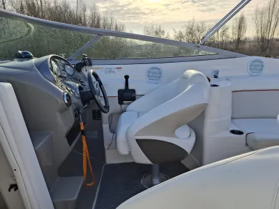 Polyester Speedboat Rinker 246 Captiva Cuddy Photo 9