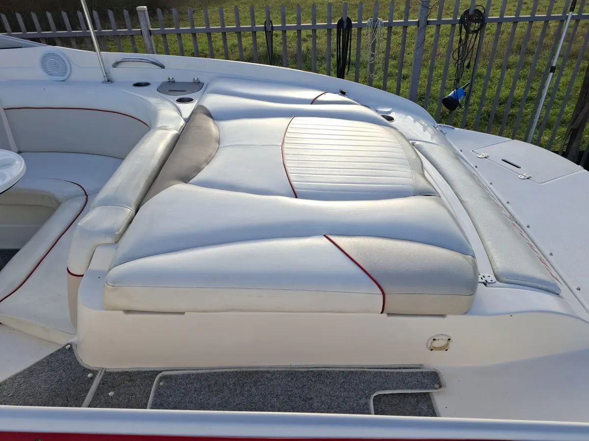 Polyester Speedboat Rinker 246 Captiva Cuddy