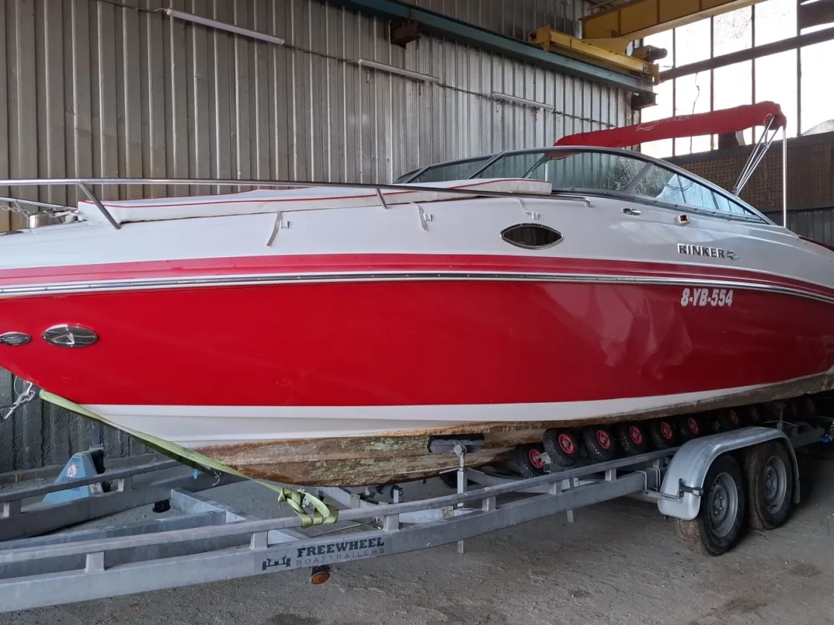 Polyester Speedboat Rinker 246 Captiva Cuddy