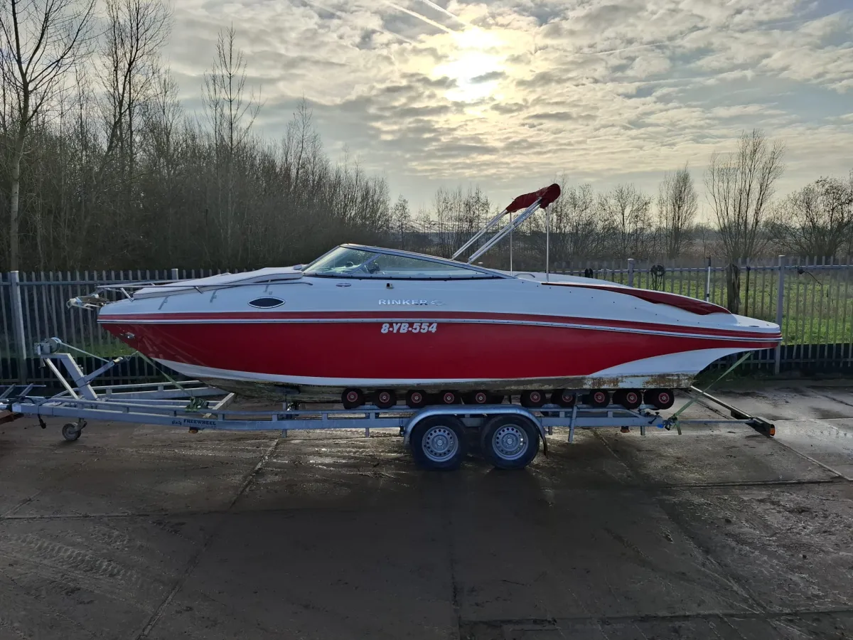 Polyester Speedboat Rinker 246 Captiva Cuddy