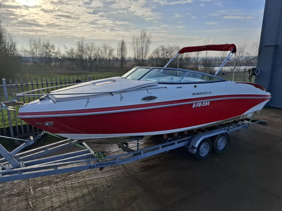 Polyester Speedboat Rinker 246 Captiva Cuddy