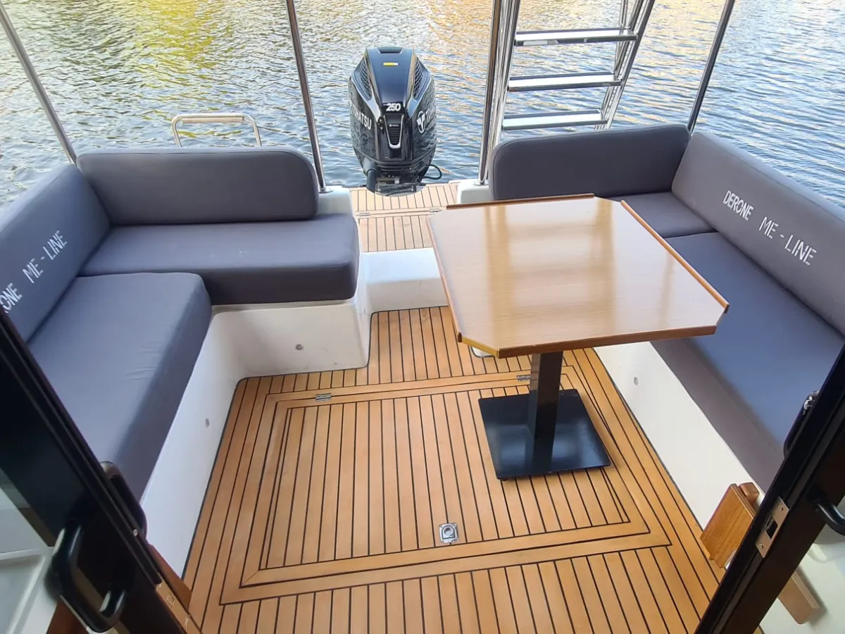 Polyester Bateau à moteur Derone 990