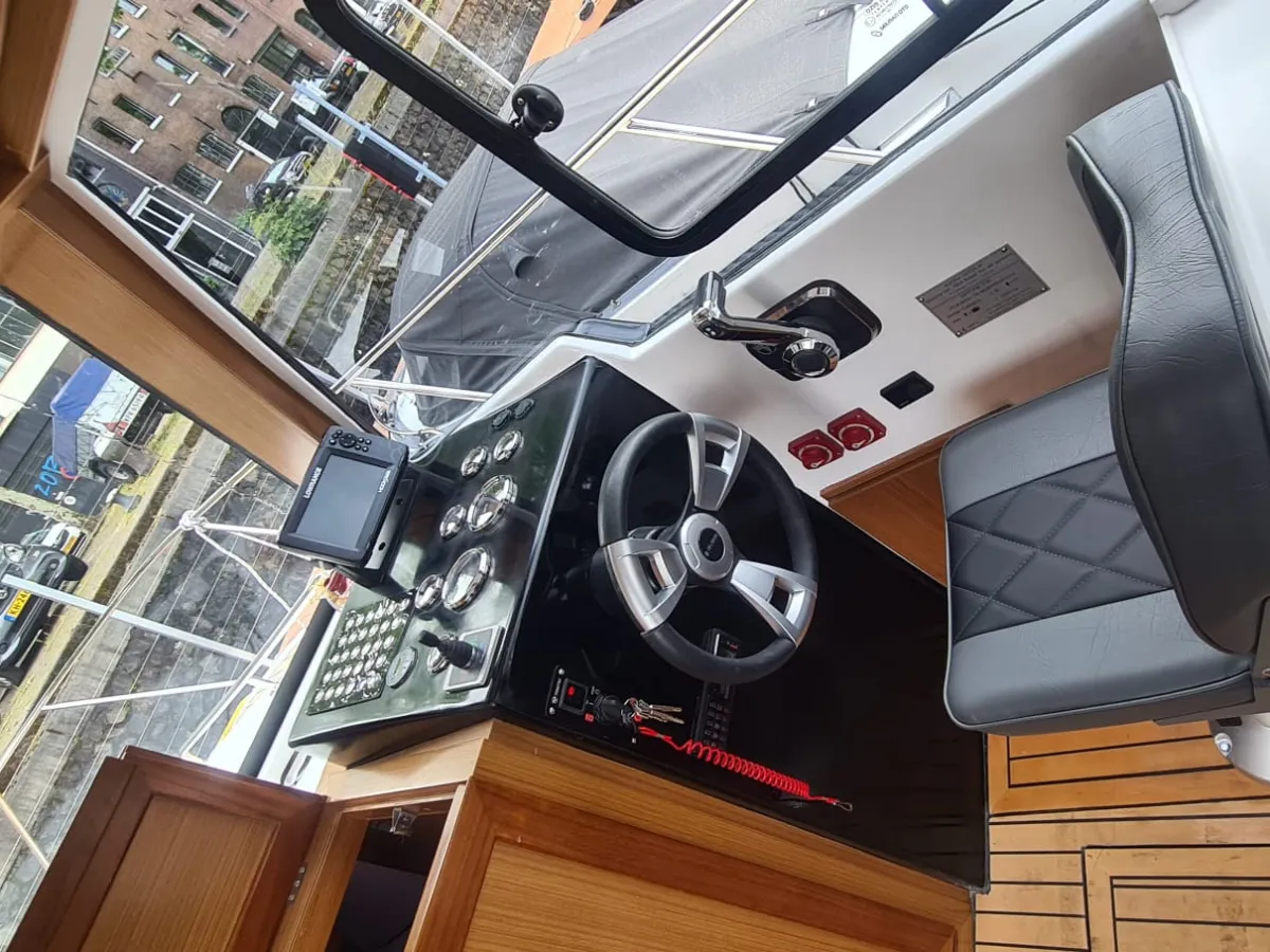 Polyester Bateau à moteur Derone 990