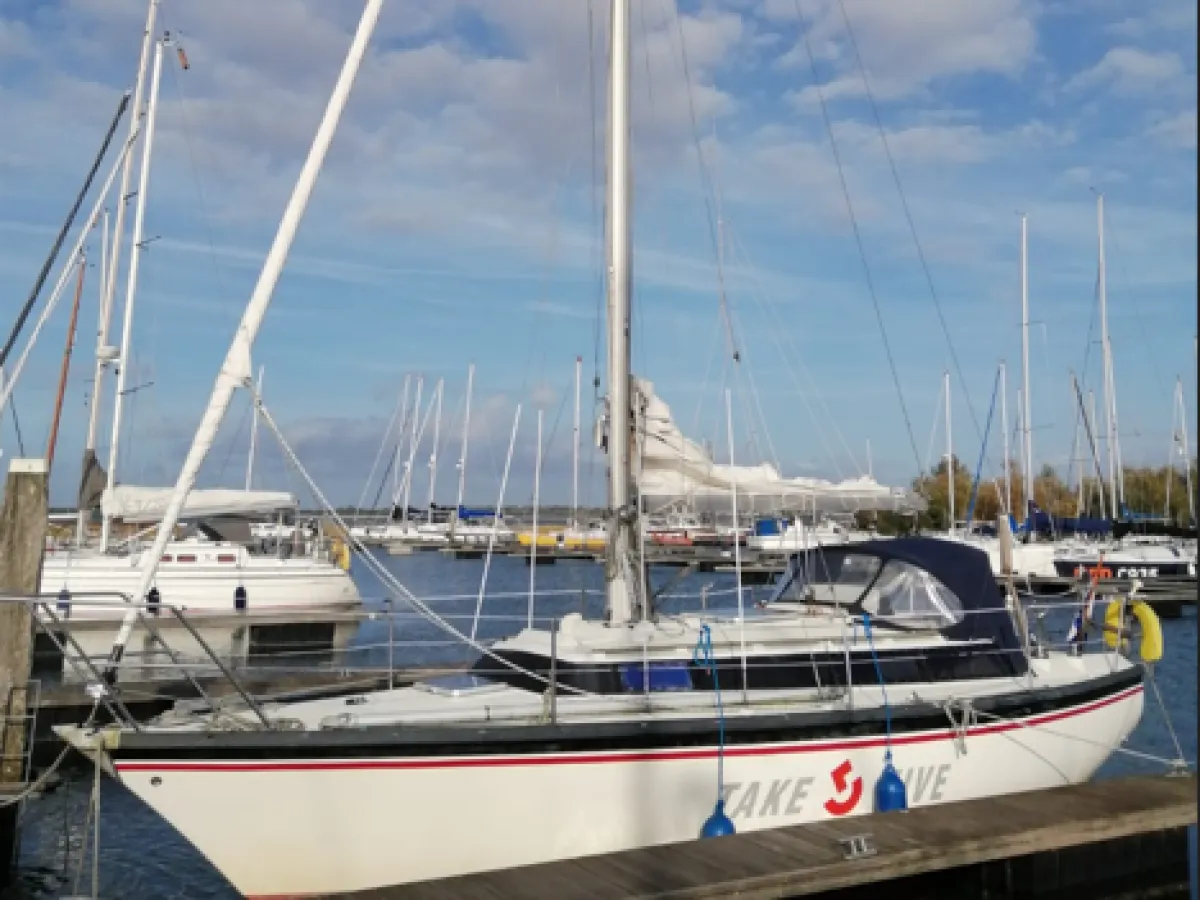 Polyester Sailboat Dufour 31