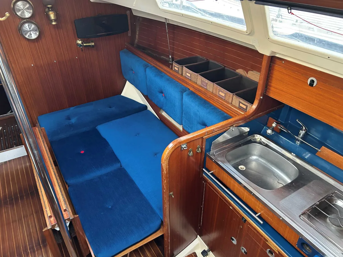 Polyester Sailboat Dufour 31