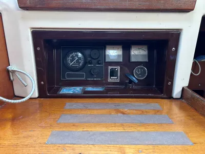 Polyester Sailboat Dufour 31 Photo 15