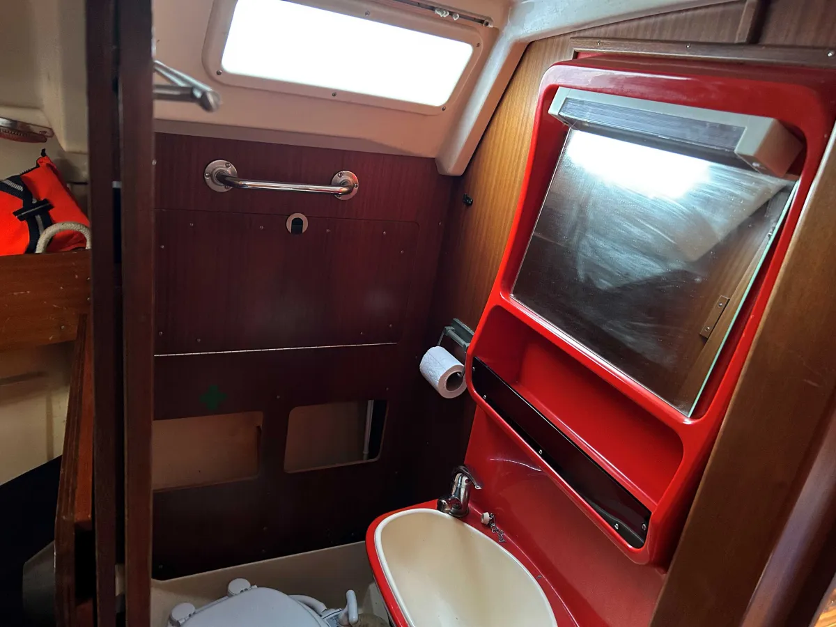 Polyester Sailboat Dufour 31