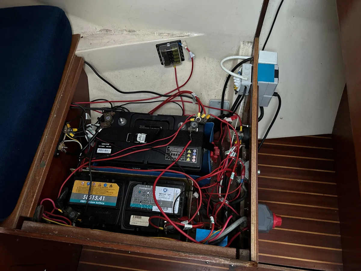 Polyester Sailboat Dufour 31