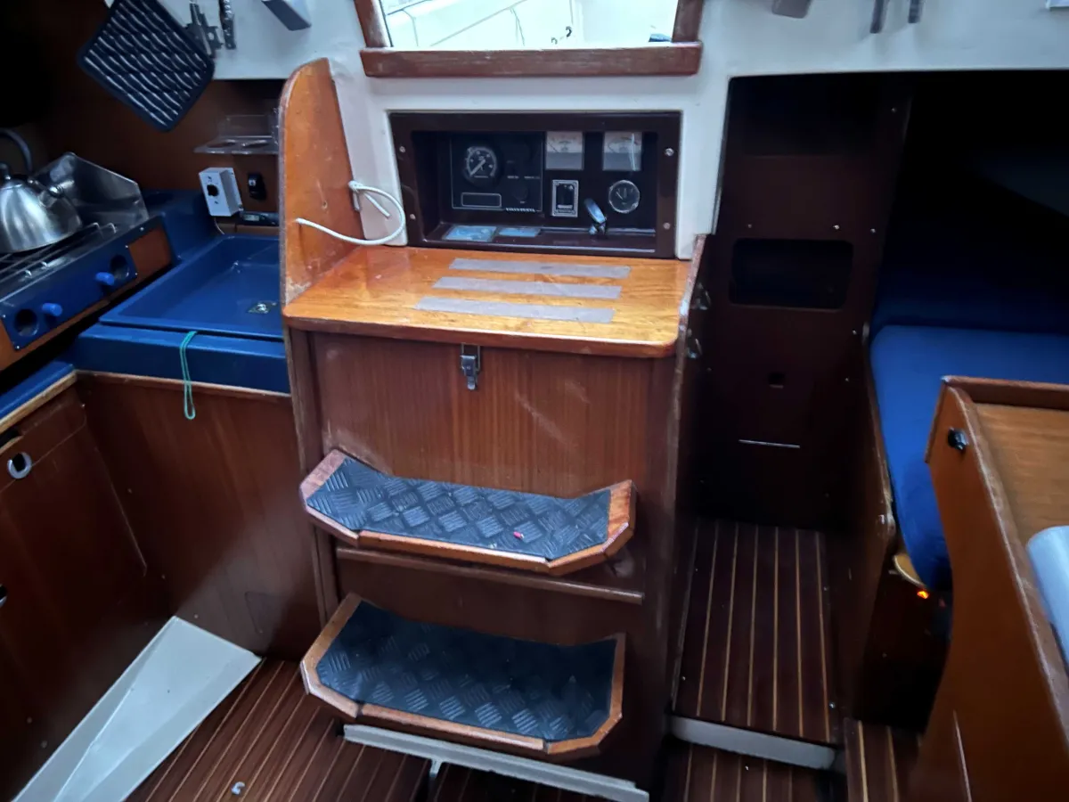 Polyester Sailboat Dufour 31