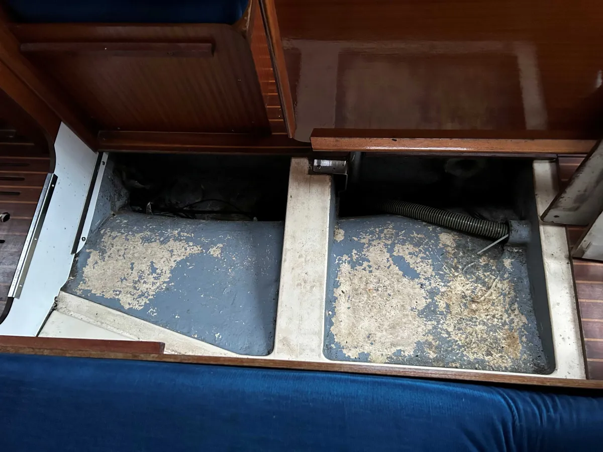 Polyester Sailboat Dufour 31