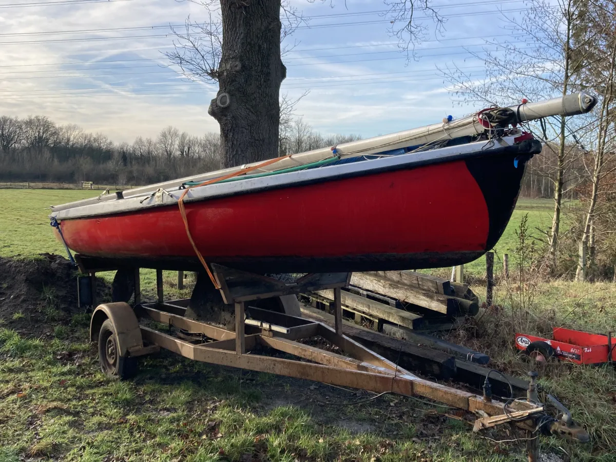 Polyester Voilier UFO 600