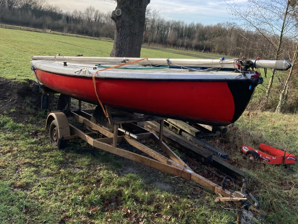 Polyester Voilier UFO 600