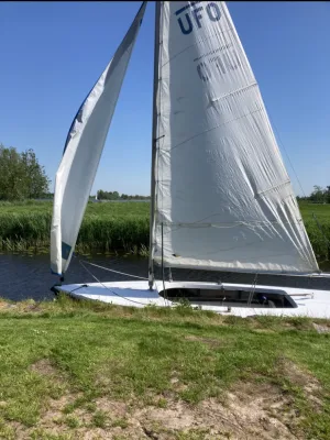 Polyester Voilier UFO 600 Photo 5