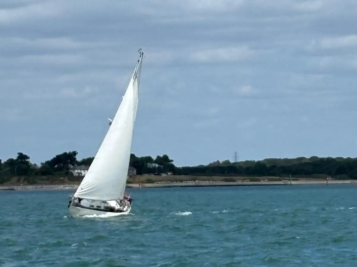 Polyester Zeilboot Defender 32