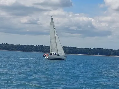 Polyester Zeilboot Defender 32 Foto 3