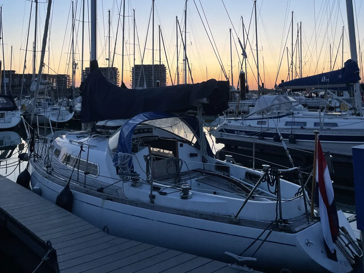 Polyester Zeilboot Defender 32