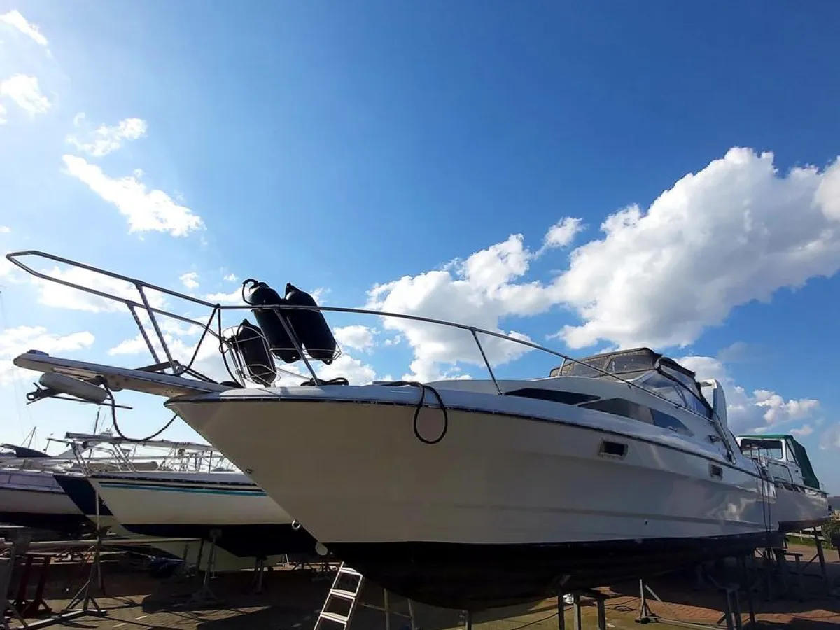 Polyester Motorboat Bayliner 2655 wide body