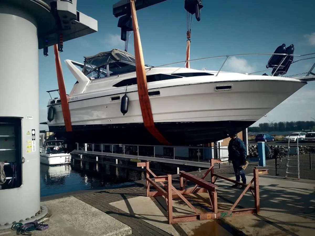 Polyester Motorboat Bayliner 2655 wide body