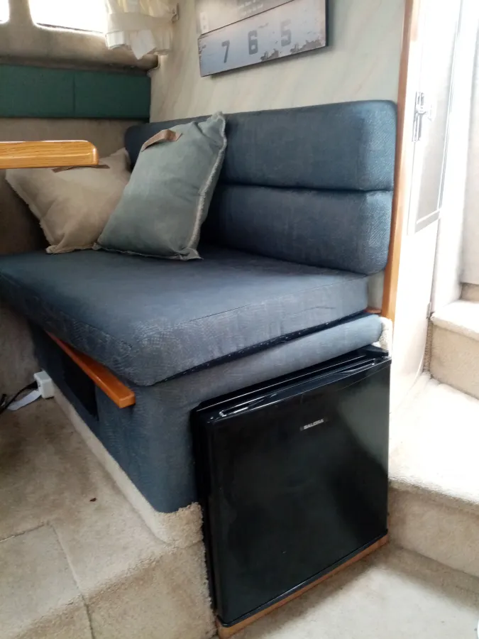 Polyester Motorboat Bayliner 2655 wide body